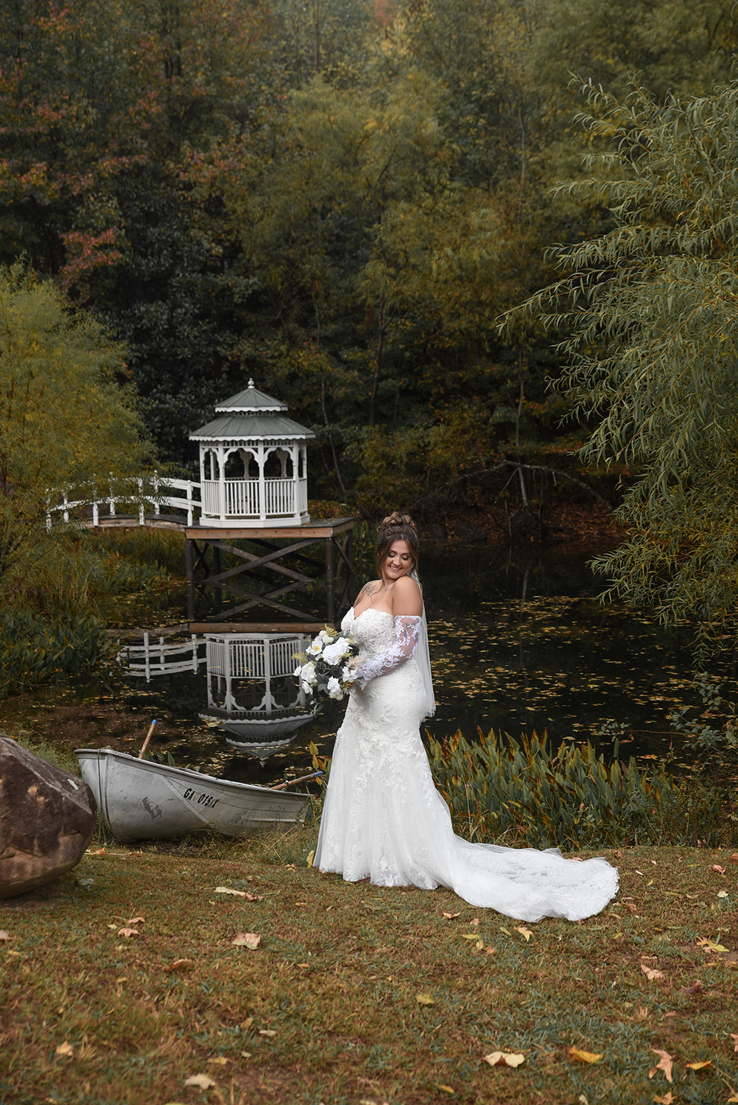 Andrea + Noah wedding at Mountain Willow Manor · Whitwell, TN — frame 11