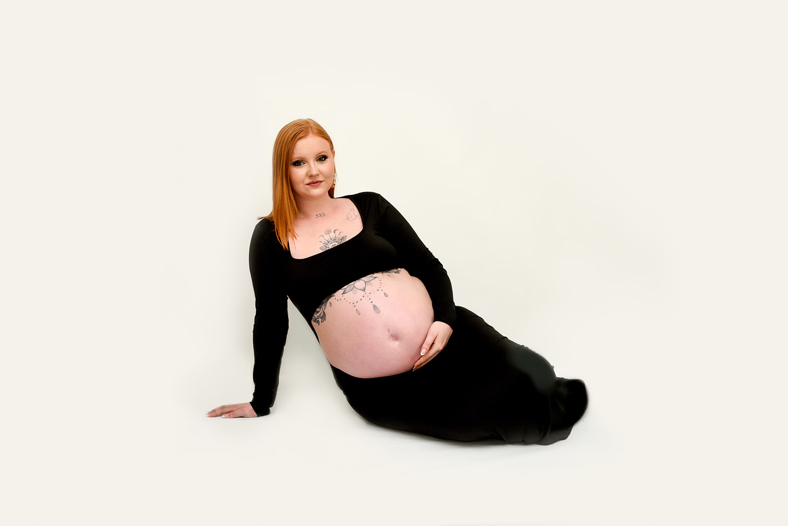 Expecting mother in apple orchard setting in Ellijay GA, Gilmer County maternity portrait